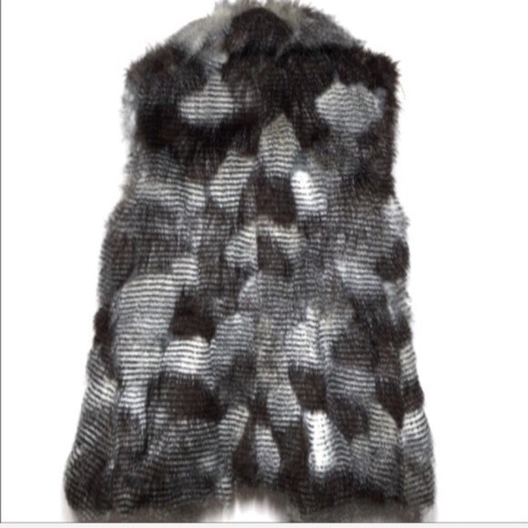 Romeo & Juliet Couture Faux Fur Vest S NWOT - Picture 6 of 8